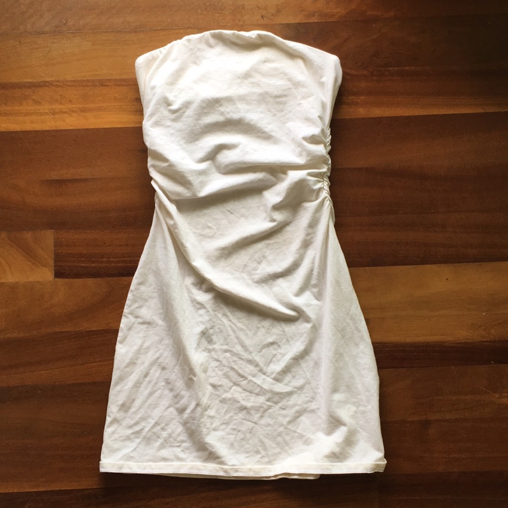 Women’s strapless dress